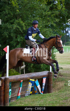 William Fox-Pitt, Olympic Eventer auf Blue River Bucht Pferd Pferd Studien Event in kleinen Mattingly, Hampshire, UK Stockfoto