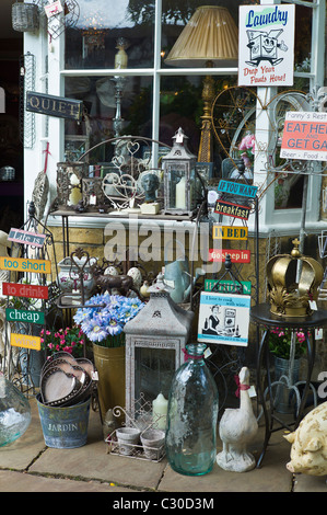 Neugier-Shop verkaufen Souvenirs, Sammlerstücke und Geschenk Artikel in Chipping Campden, Cotswolds, Gloucestershire Stockfoto