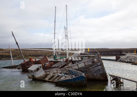 Zwei Inserat hölzernen Wracks bei Port Stanley, East Falkland-Inseln Stockfoto