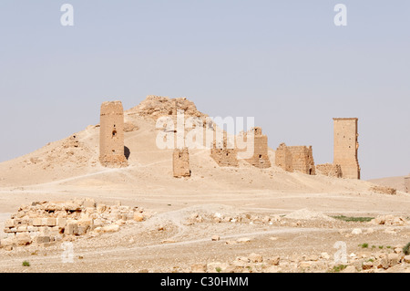 Palmyra. Syrien. Blick auf einen Turm Grabkammern im gespenstischen Tal der Gräber. Stockfoto