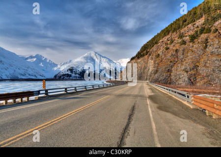 Portage Lake und Portage Glacier Straßenbrücke über Placer Creek Alaska HDR Stockfoto