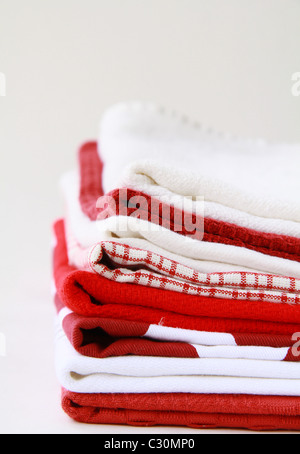 Haufen von Leinen Geschirrtücher mit Platz für Ihren text Stockfoto