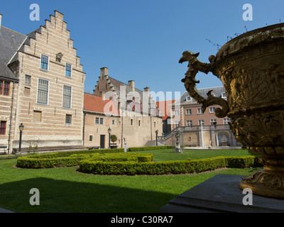 Garten des Stadtschlosses Markiezenhof in Bergen Op Zoom, Noord-Brabant, Niederlande. Stockfoto