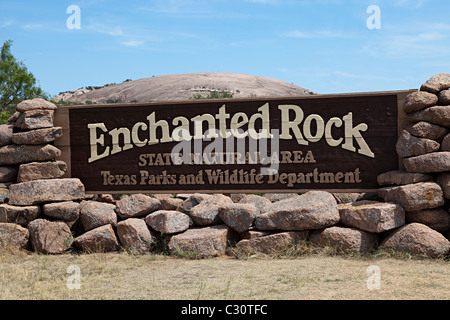 Eingangsschild in Enchanted Rock State Natural Area Texas USA Stockfoto