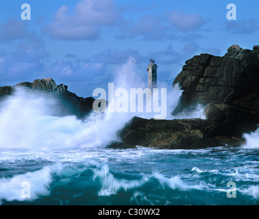 Nividic Leuchtturm auf der Ile d'Ouessant Küste, Finistere, Bretagne, Frankreich Stockfoto