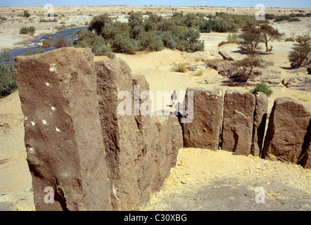 Ruinen des antiken Marib-Damms im Jemen im Wadi Dhana 6. Jahrhundert v. Chr. (bekannt als der älteste Damm der Welt), heute UNESCO-Weltkulturerbe Stockfoto