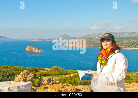 Kap Sounion ist als Standort der Ruinen einer alten griechischen Tempel des Poseidon, der Gott des Meeres in der klassischen Mythologie bekannt. Stockfoto