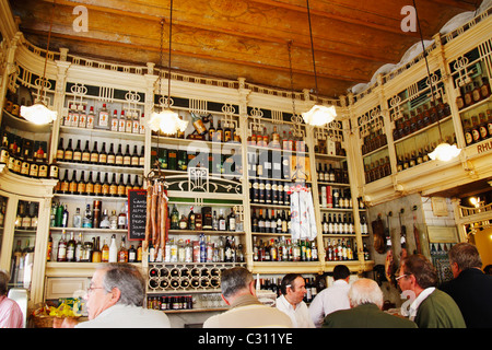 Die berühmte El Rinconcillo Tapas-Bar in Sevilla. Soll der älteste Tapas-Bar in der Stadt zu sein. Sevilla, Andalusien, Spanien Stockfoto