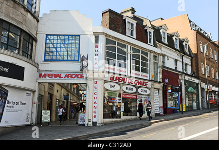 Bureau de Change Shop in der Imperial Arcade im Brighton City Centre UK Stockfoto