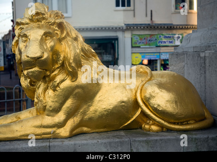 Goldener Löwe König George III Statue Weymouth Stockfoto