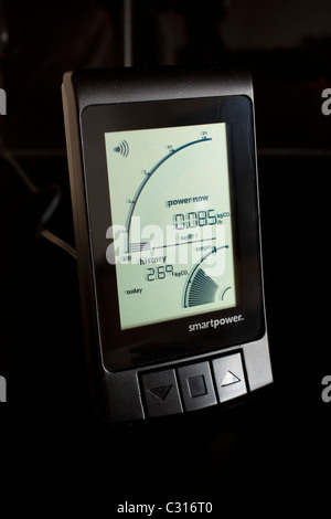Drahtloser intelligenter Energiezähler zur Anzeige des Energieverbrauchs nach Kosten oder Energieverbrauch intelligenter Zähler uk Stockfoto