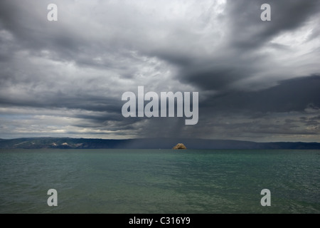 Baikal-See. Wolken. Gewitter. Olchon. Sibirien. Russland. Stockfoto