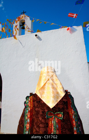 Eine Frau mit den traditionellen Kleid von Formentera im Festival von La Mola am 12. Okt. Feier (Balearen, Spanien) Stockfoto