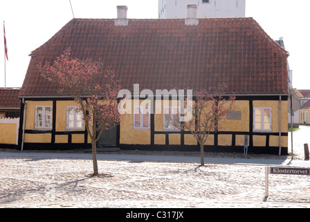 Das alte Rathaus von Sæby, in der Nähe der Kirche der Stadt. Stockfoto