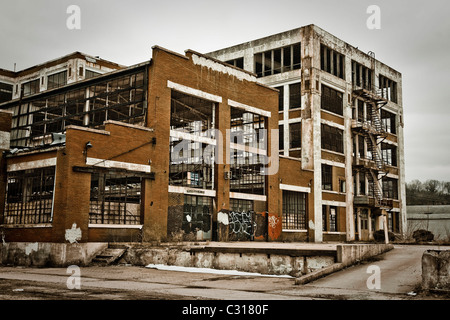 Stilistische Stadt Schüsse der Innenstadt von Cincinnati Ohio, einschließlich der alten Gebäude und Eisenbahn verfolgt und Brücken Stockfoto