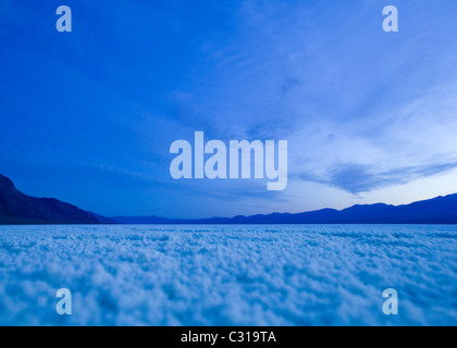 Badwater ausgetrockneten Salzsee Bett (Salinen) - Death Valley, Kalifornien USA Stockfoto