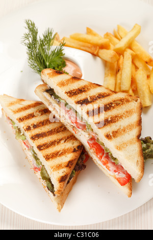 Sandwiches mit französischen gebratenen Kartoffeln Stockfoto