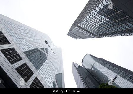 angehende Blick auf neue moderne Gebäude Wolkenkratzer des Business Centers Stockfoto