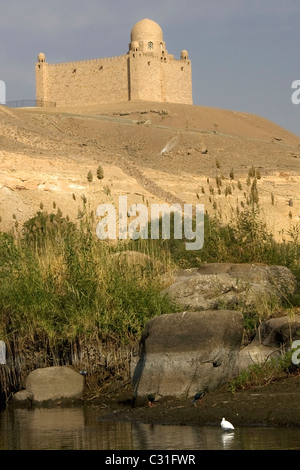 DER AGA KHAN MAUSOLEUM AN DEN UFERN DES NILS IN DER NÄHE VON ASSUAN UND ELEPHANTINE ISLAND, ASSUAN, ÄGYPTEN, AFRIKA Stockfoto