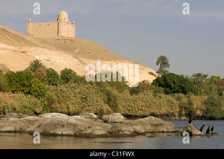 DER AGA KHAN MAUSOLEUM AN DEN UFERN DES NILS IN DER NÄHE VON ASSUAN UND ELEPHANTINE ISLAND, ASSUAN, ÄGYPTEN, AFRIKA Stockfoto