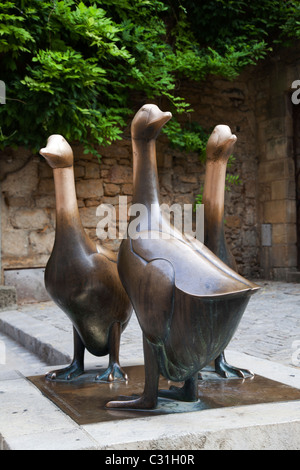 Statue in Metall der drei Gänse Sarlat la Caneda Dordogne Frankreich Stockfoto