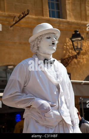 Chaplin weißen lebende Statue in Stadt Sarlat-la-Caneda Dordogne Frankreich Stockfoto