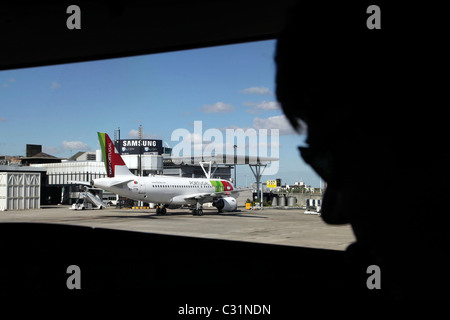 TAP AIR PORTUGAL AIRLINES AIRBUS A320, FLUGHAFEN LISSABON (AEROPORTO DE LISBOA), PORTELA DE SACAVÉM, LISSABON, PORTUGAL Stockfoto