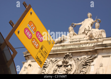 Lissabon Portugal Carris Bus- und Straßenbahnhaltestellen service Stop-Schild am Praça Do Comercio im Zentrum Stadt Stockfoto