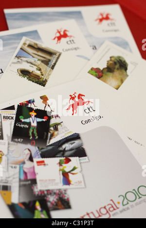 CTT Correios Briefmarken und Broschüren für den Postdienst in Lissabon Portugal Stockfoto