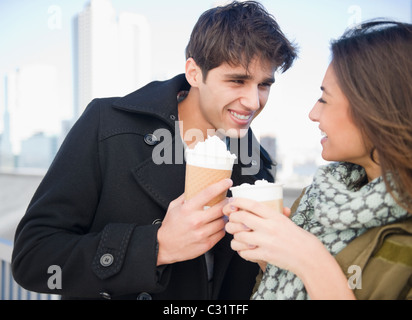 Paar zusammen Kaffee trinken Stockfoto