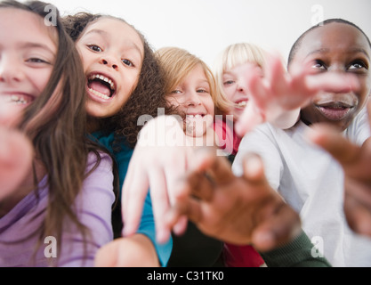 Grinsend, verspielten Kinder Stockfoto