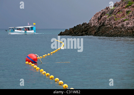 AUSFLUGSSCHIFF VON KHO THALU INSEL, REGION BANG SAPHAN, THAILAND, ASIEN Stockfoto