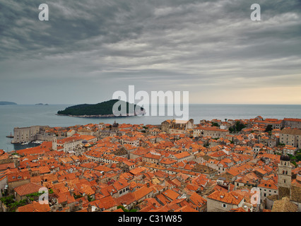 Blick vom Mauern von Dubrovnik nach Adria und Lokrum Insel, Kroatien, Europa Stockfoto