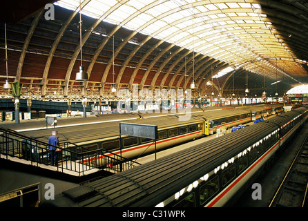 Paddington Bahnhof Plattformen und gewölbtes Dach, Züge London Zug Plattform England UK Englisch-Stationen Endstation Stockfoto