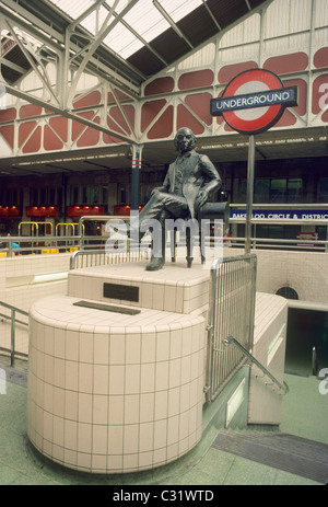 Paddington Bahnhof, I. K. Brunel Statue, unterirdischen Eingang London England UK English Stationen Statuen sitzende Figur Stockfoto