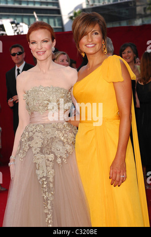 Marcia Cross und Mariska Hargitay 60th Annual Primetime Emmy Awards statt im Nokia Theatre   Anreise Los Angeles, Kalifornien- Stockfoto