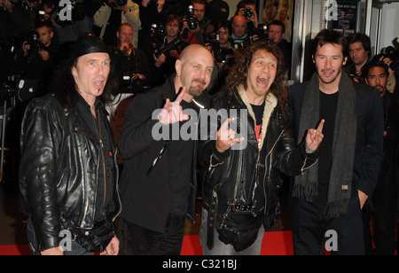 Robb Reiner, Steve "Lips" Kudlow Glenn fünf der Amboss und Keanu Reeves The Times BFI London Filmfestival: "Anvil! Die Geschichte von Stockfoto