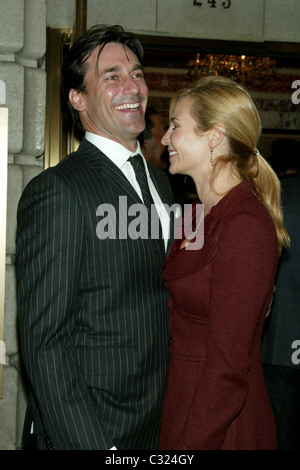 Jon Hamm und Jennifer Westfeldt Eröffnungsabend des neuen Broadway show "Beschleunigen den Pflug Barrymore Theatre, New Arrivals" Stockfoto