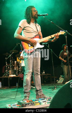 Seu Jorge führt an der Camden Roundhouse London, England - 30.10.08 Stockfoto