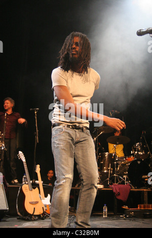 Seu Jorge führt an der Camden Roundhouse London, England - 30.10.08 Stockfoto