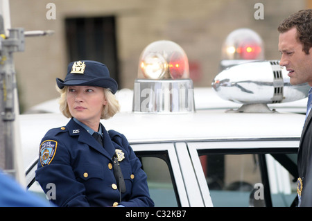 Gretchen Mol und Jason O'Mara am Set von "Life On Mars" Dreharbeiten Coler Goldwater Hospital auf Roosevelt Island New York Stockfoto