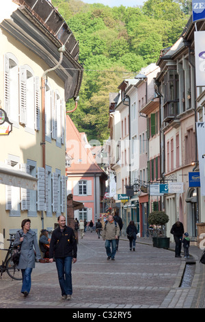 Straßenszene in der Altstadt von Freiburg, Deutschland Stockfoto