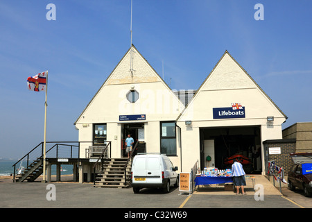 RNLI Lifeboat Station am Calshot am Southampton Water, wo es der Solent Hampshire, England UK verbindet Stockfoto