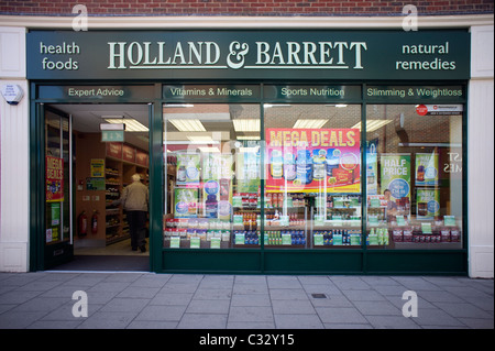 Holland und Barrett Gesundheit Heilmittel Shop in Chesterfield. Stockfoto