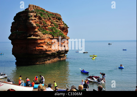 Ladram Bay Beach an einem warmen sonnigen Tag - Devon, Süd-West, UK Stockfoto