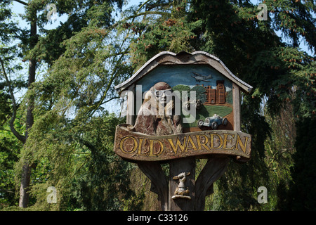 Geschnitzte hölzerne Dorf Sünde in Old Warden, Bedfordshire, UK Stockfoto