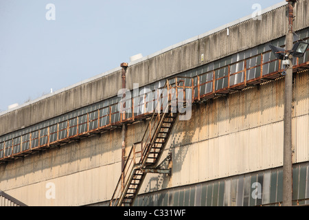 Feuerleiter Leiter in einer Fabrik Stockfoto