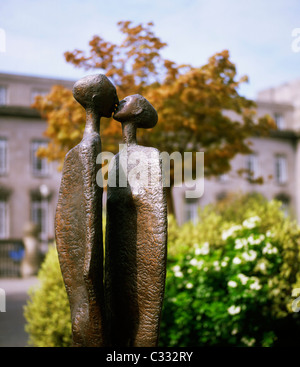 Dublin, Co. Dublin, Irland, Skulptur auf Earlsfort Terrasse außen University College Dublin Dramatic Society Stockfoto