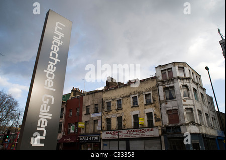 Melden Sie sich außerhalb der Whitechapel Art Gallery in London Stockfoto