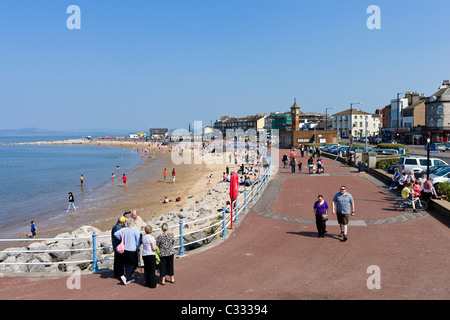 Die Strandpromenade und der Strand im Badeort Morecambe, Lancashire, Großbritannien Stockfoto